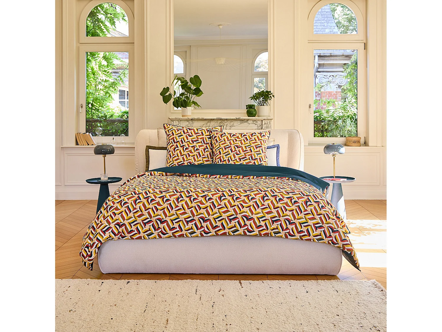 Habitat - Parure de lit réversible en satin de coton bio - 260 x 240 cm - Bleu nuit et Bordeaux - Design by Floriane Jacques - Claudia