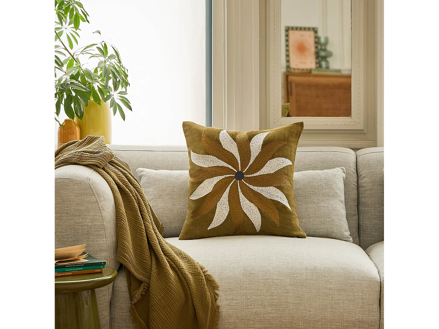 Coussin brodé en lin - 45 x 45 cm - Bronze - Design by Floriane Jacques