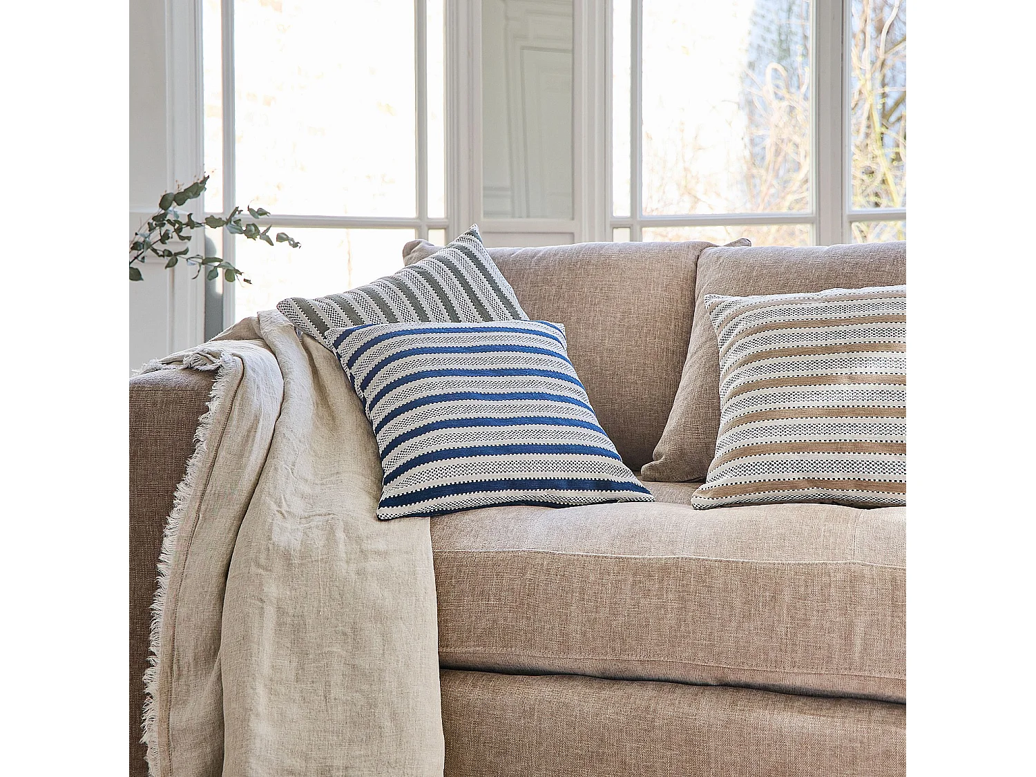 Coussin en tissu jacquard - 44 x 44 cm - Motifs à rayures - Beige
