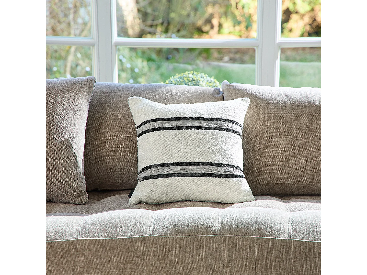Coussin en tissu jacquard bouclette - 44 x 44 cm - Motifs à rayures - Gris