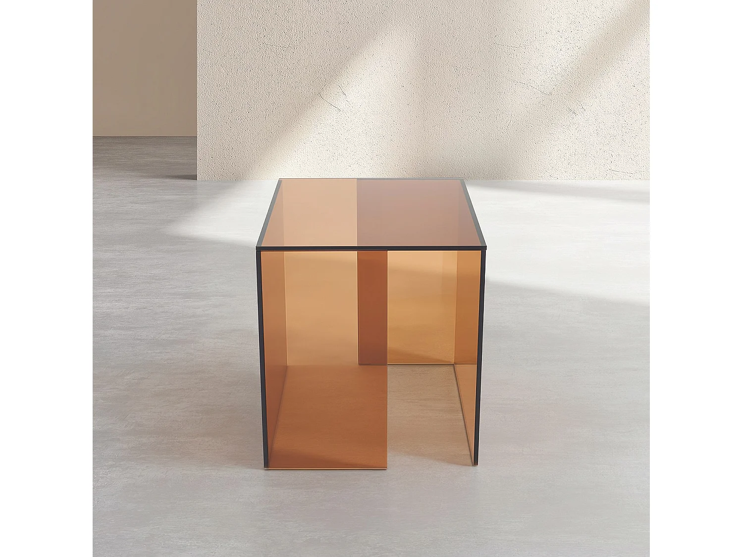 Table d'appoint en verre trempé - Marron ambré - Design by Céline Mognon Fichet