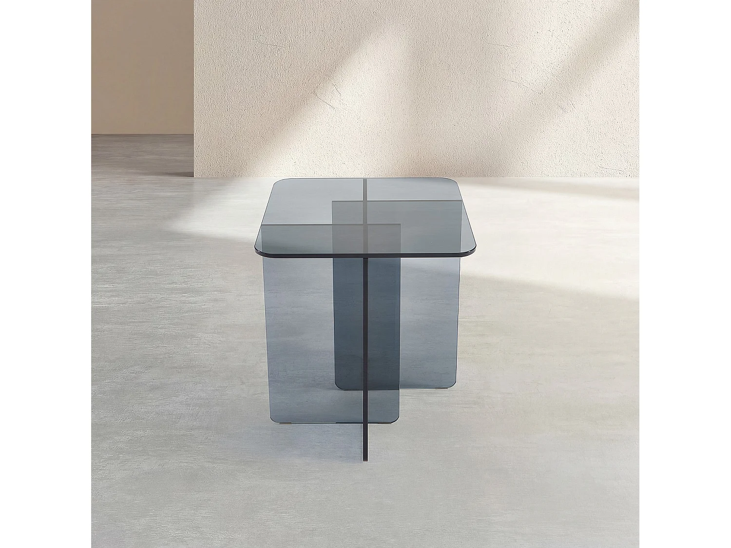 Habitat - Table d'appoint en verre trempé - Gris fumé - Design by Céline Mognon Fichet - Zelie