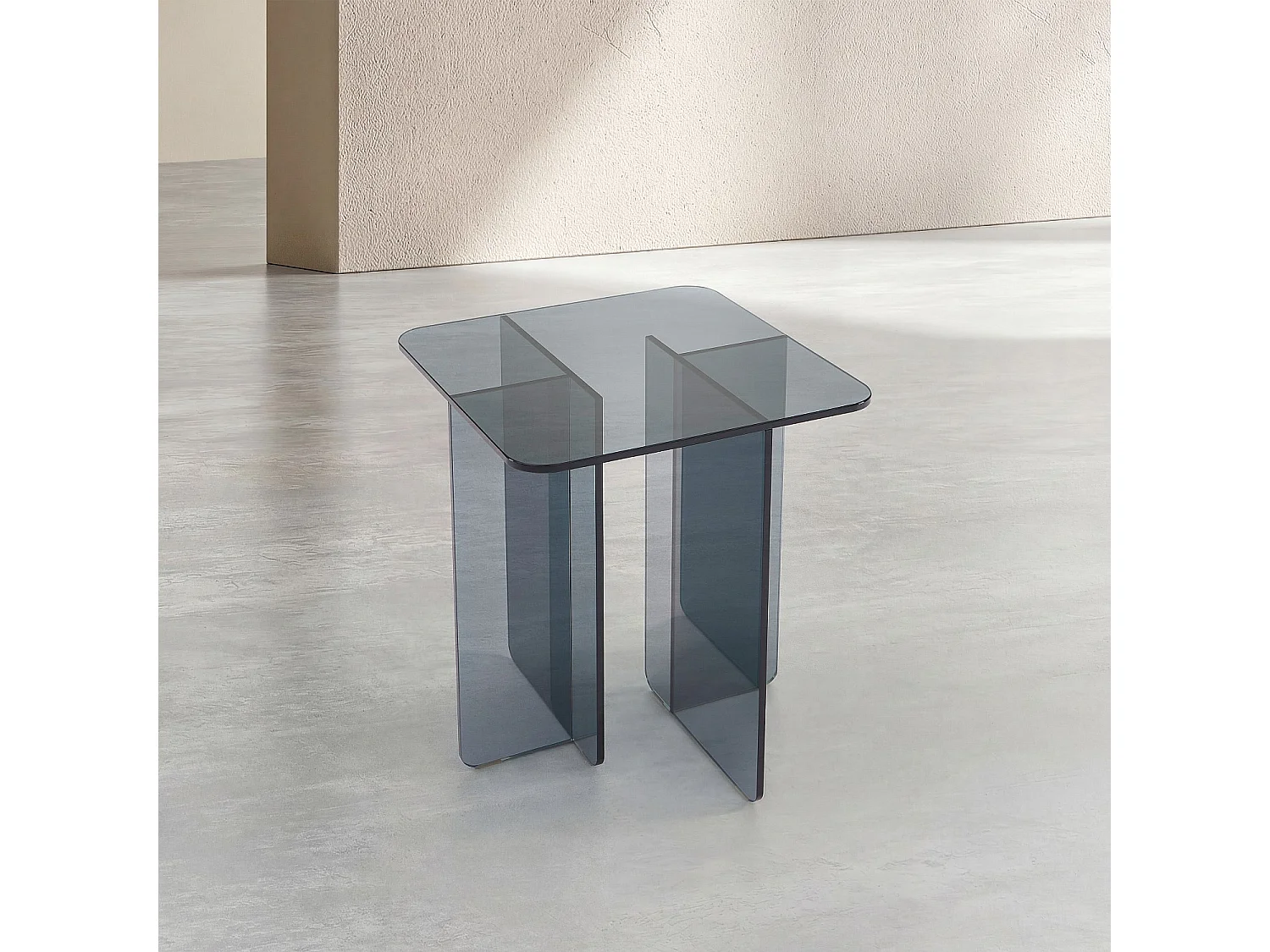 Table d'appoint en verre trempé - Gris fumé - Design by Céline Mognon Fichet