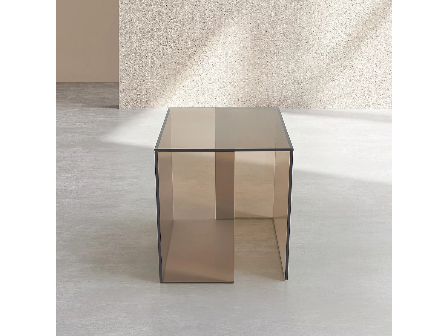 Table d'appoint en verre trempé - Brun cendré - Design by Céline Mognon Fichet