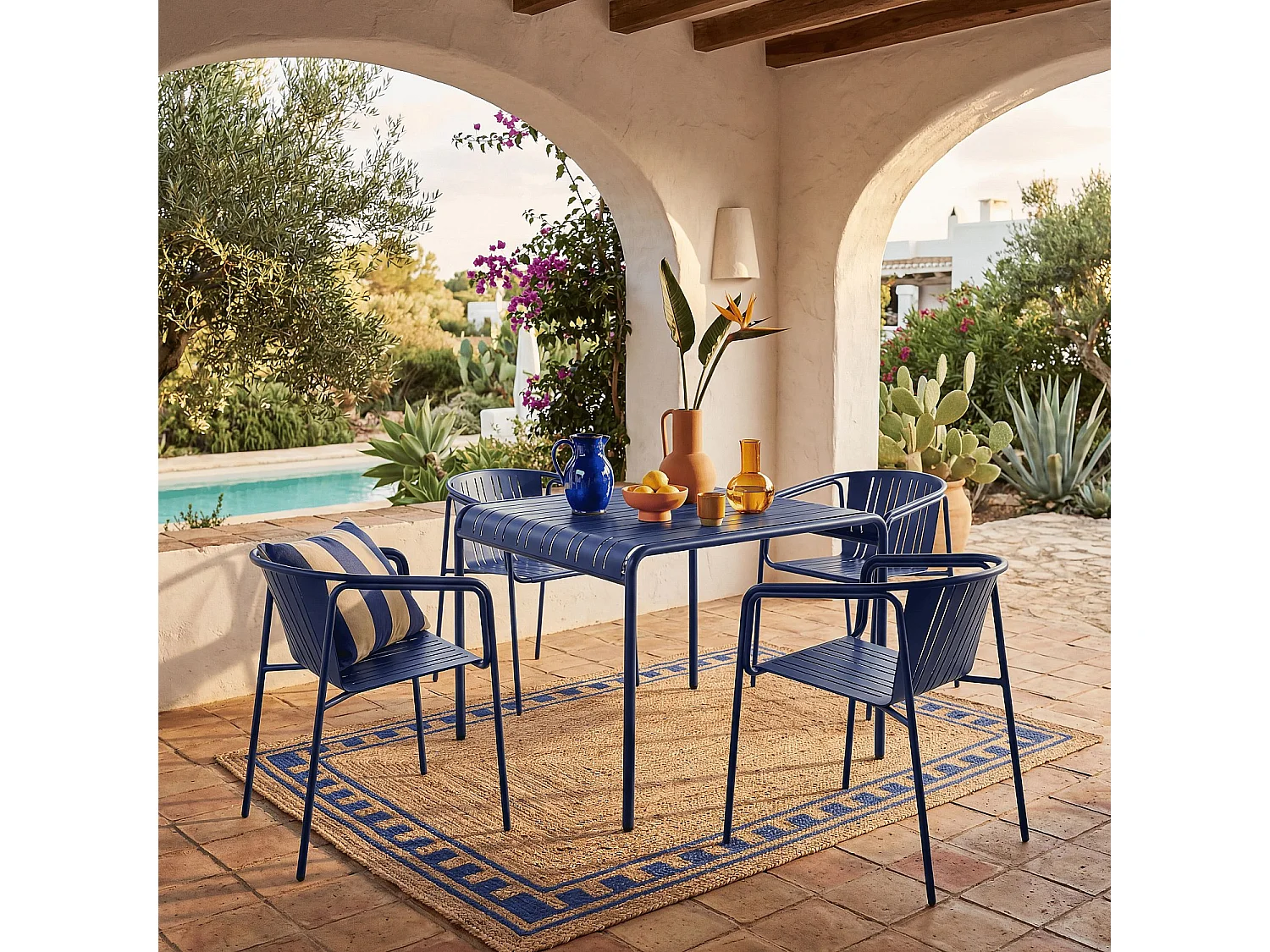 Habitat - Table de jardin en acier - 100 x 100 cm - Bleu nuit - Azur