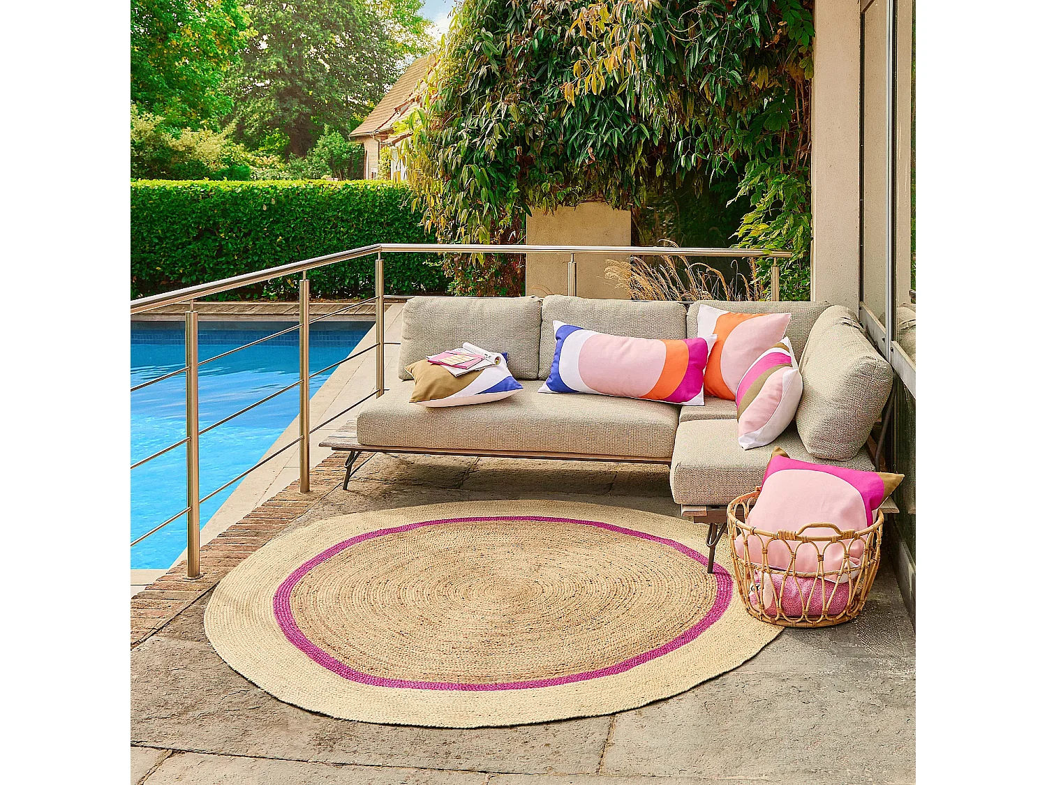 Tapis d'extérieur rond en jute déperlant - 200 cm - Naturel et Fuchsia - Design by Floriane Jacques