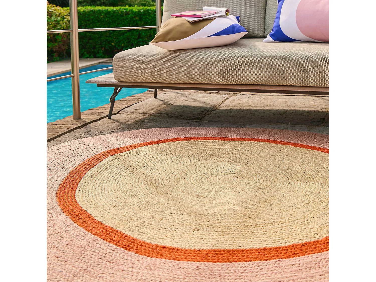 Tapis d'extérieur rond en jute déperlant - 150 cm - Naturel et Orange - Design by Floriane Jacques