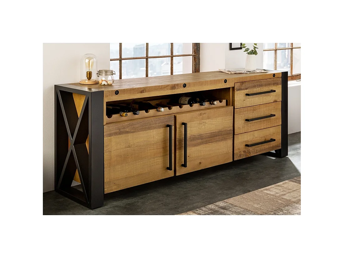 Buffet CAVARA 195 cm – Pino macizo vintage marrón y metal negro – 2 puertas, 3 cajones y botellero