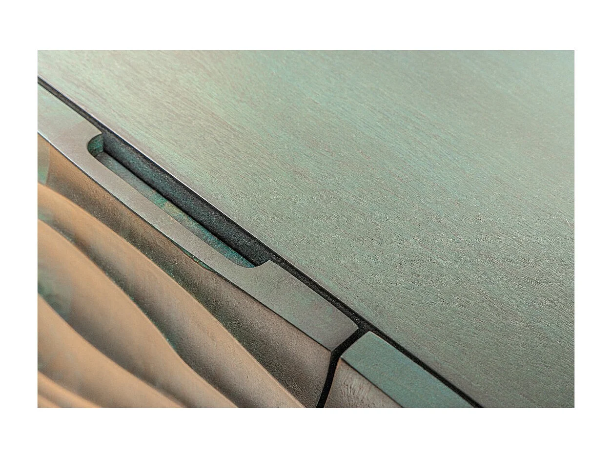 Buffet ONDARA 160 cm – Madera Maciza Verde Tallada – Patas Doradas – Diseño Contemporáneo