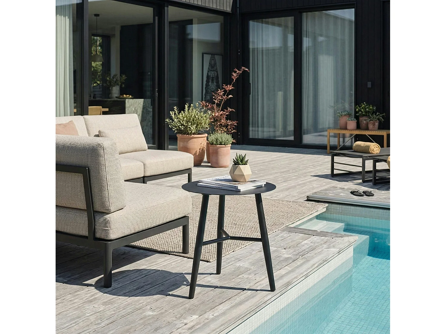 Bout de canapé jardin en aluminium noir STOCKHOLM