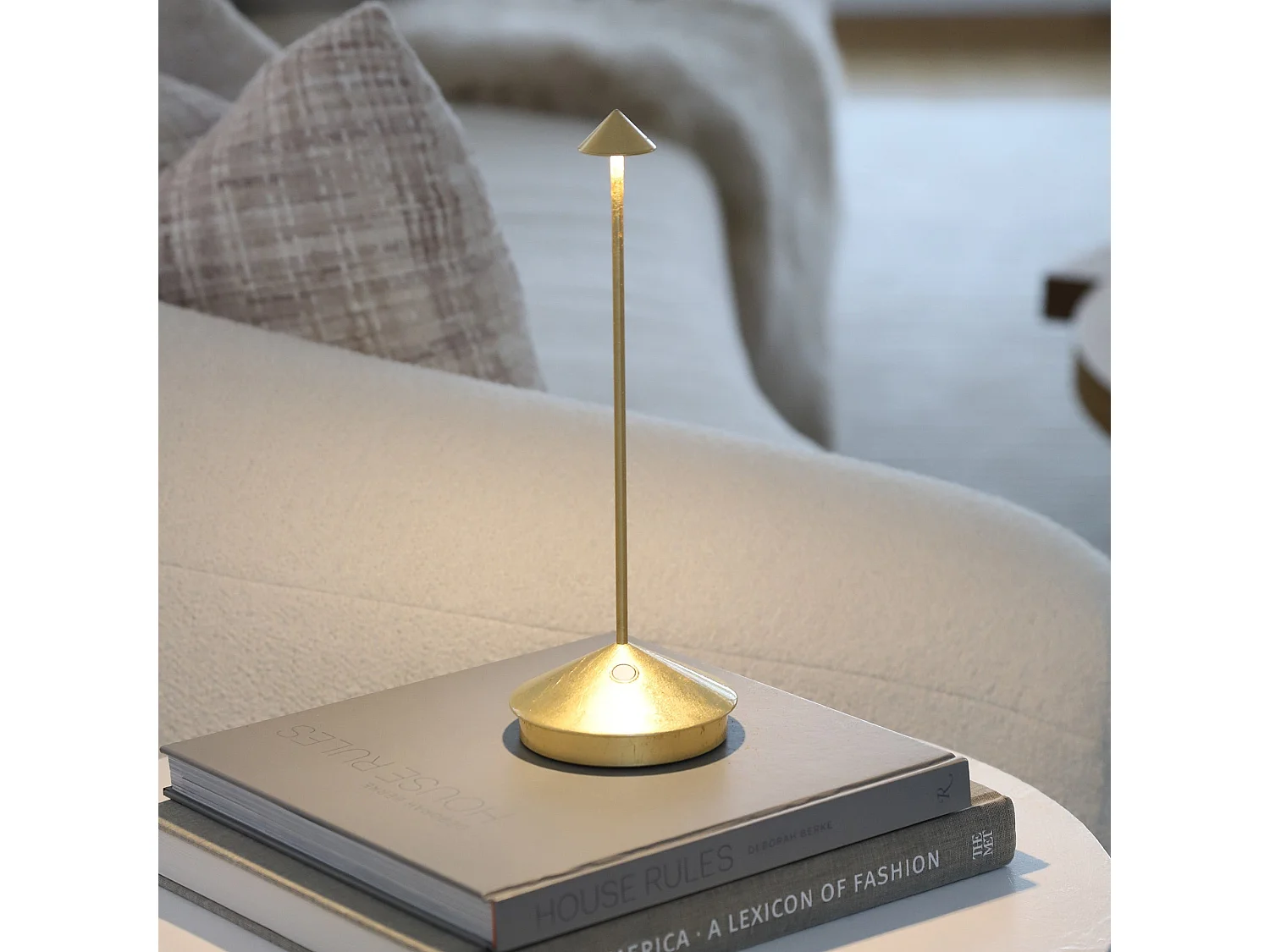 Luminária de mesa LED sem fio recarregável e regulável Pina Pro Gold Leaf Zafferano 2200-2700-3000K