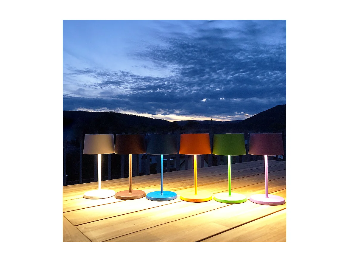 Lampe de table mini LED Zafferano Olivia Pro, or jaune, rechargeable et dimmable - 2200-2700-3000K, 9 heures à puissance maximale