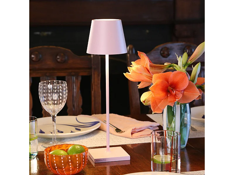 Saffron Poldina Pro Pink LED table lamp, rechargeable and dimmable, with a battery life of up to 12 hours. Suitable for outdoor use, IP65 rated.