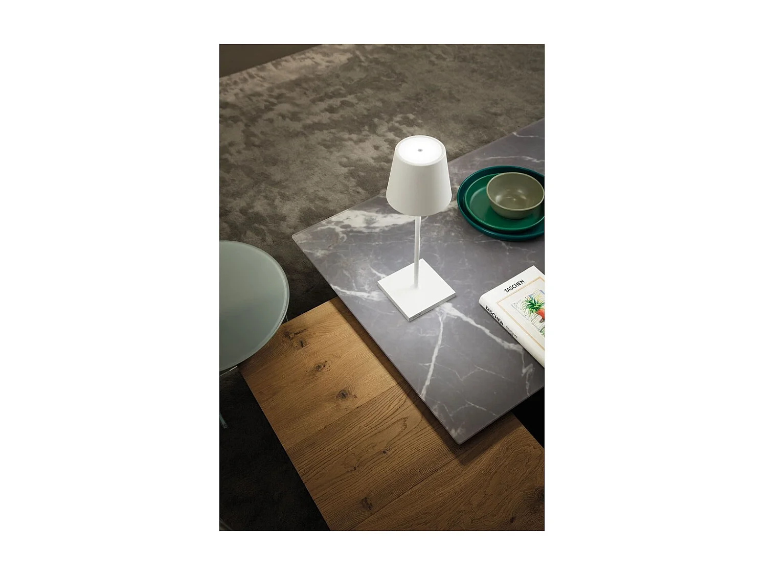 Zafferano Poldina L Bureau LED tafellamp, wit, oplaadbaar en dimbaar, met een batterijduur tot 12 uur.