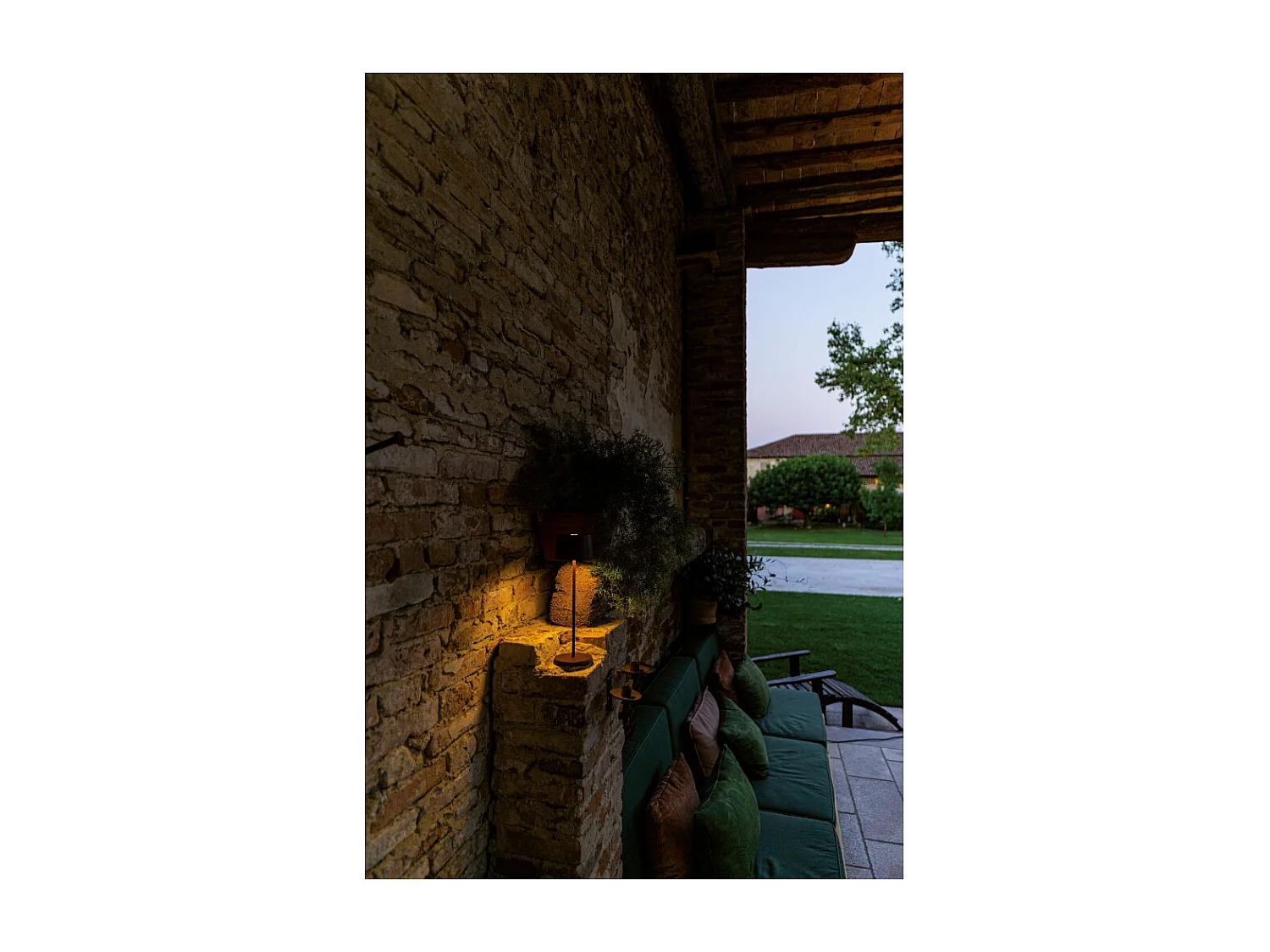 Lampa stołowa LED Zafferano Olivia Pro Sand, ładowalna i ściemnialna - 2200-2700-3000 K, 9 godz. przy pełnej mocy