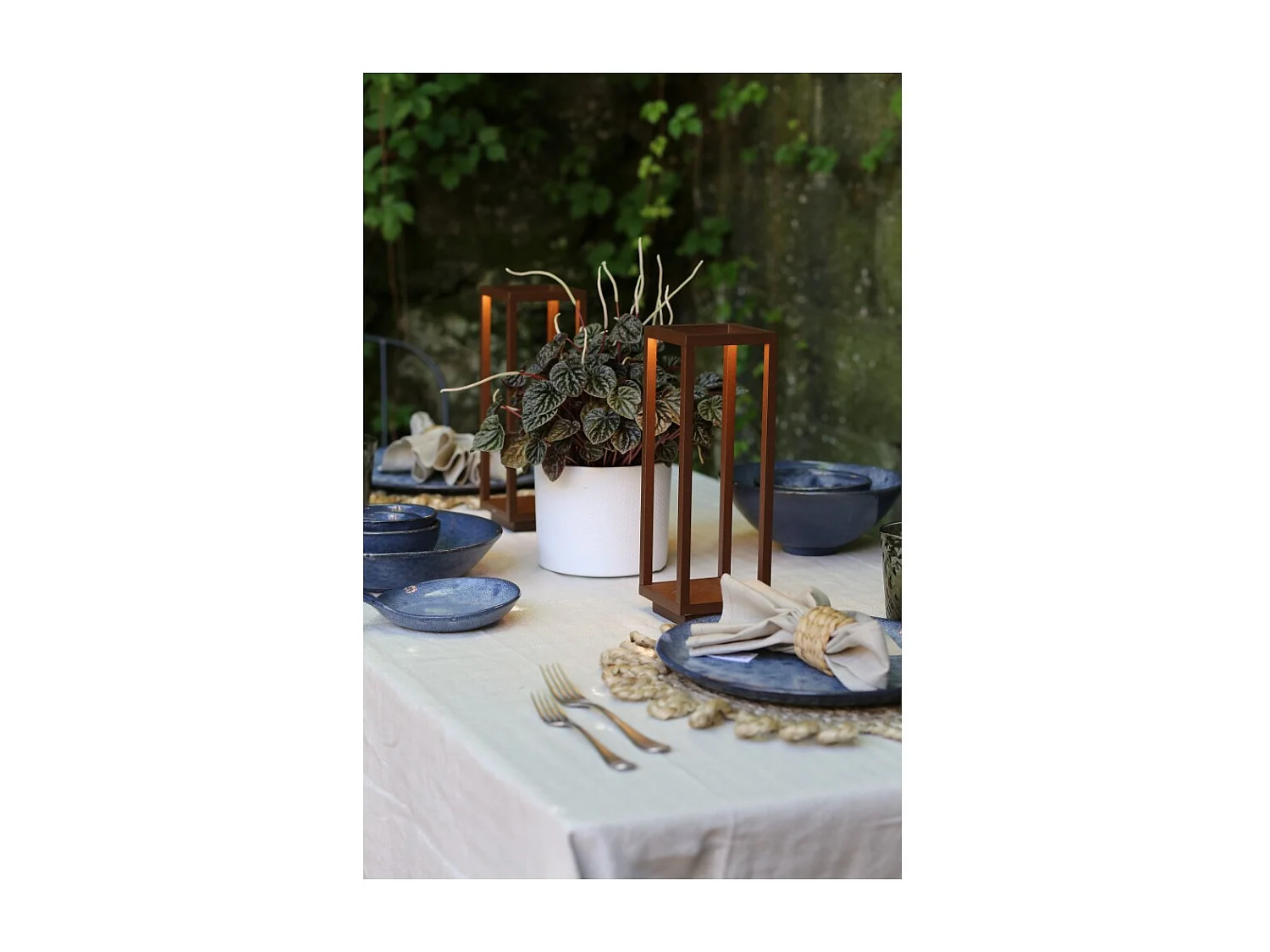 Farol de mesa LED Corten 2,2w a pilas IP54 Azafrán 3000K 12h potencia máxima en aluminio