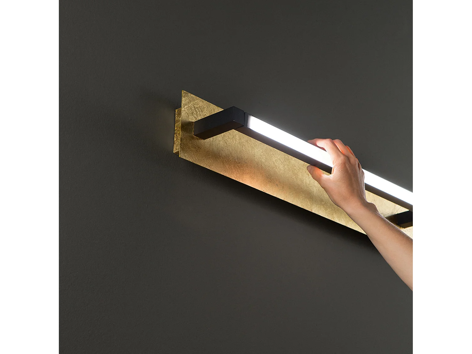 Foglia - 12W LED væglampe, CCT 2700K-4000K, L.43 cm, 340° justerbar, 960 lm, IP20 - Perenz - Gold Leaf