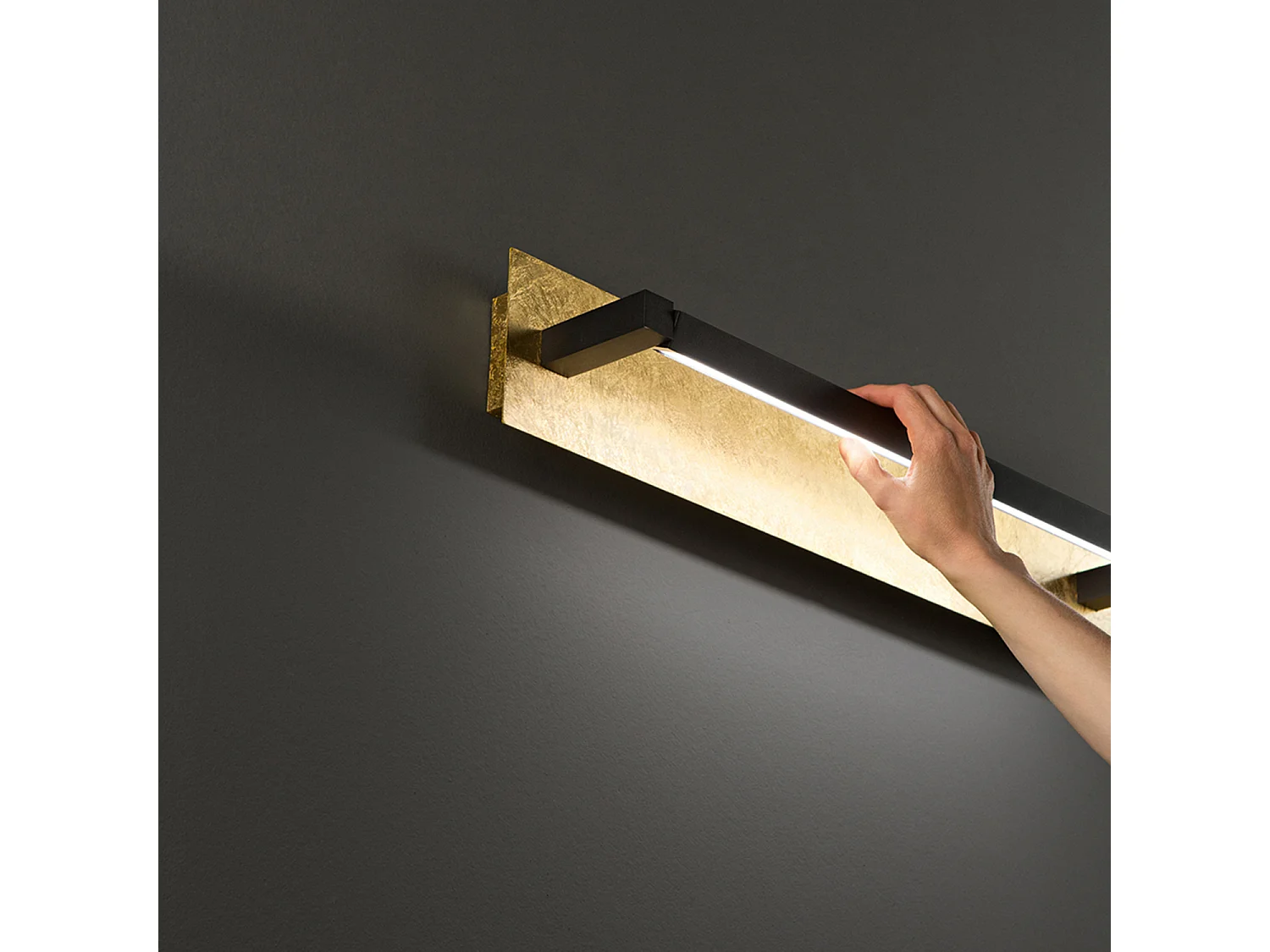 Foglia - 12W LED væglampe, CCT 2700K-4000K, L.43 cm, 340° justerbar, 960 lm, IP20 - Perenz - Gold Leaf