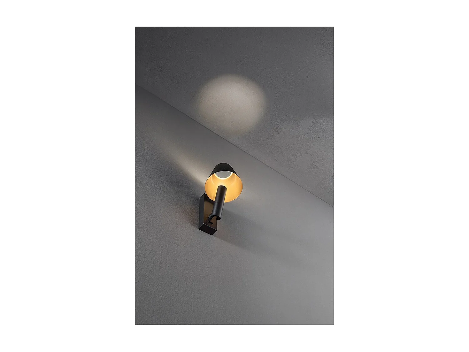 Reverse - Aplique LED de pared para dormitorio de metal, 6 W, 3000 K, 480 lm, regulable, luz en el difusor - Perenz - Blanco