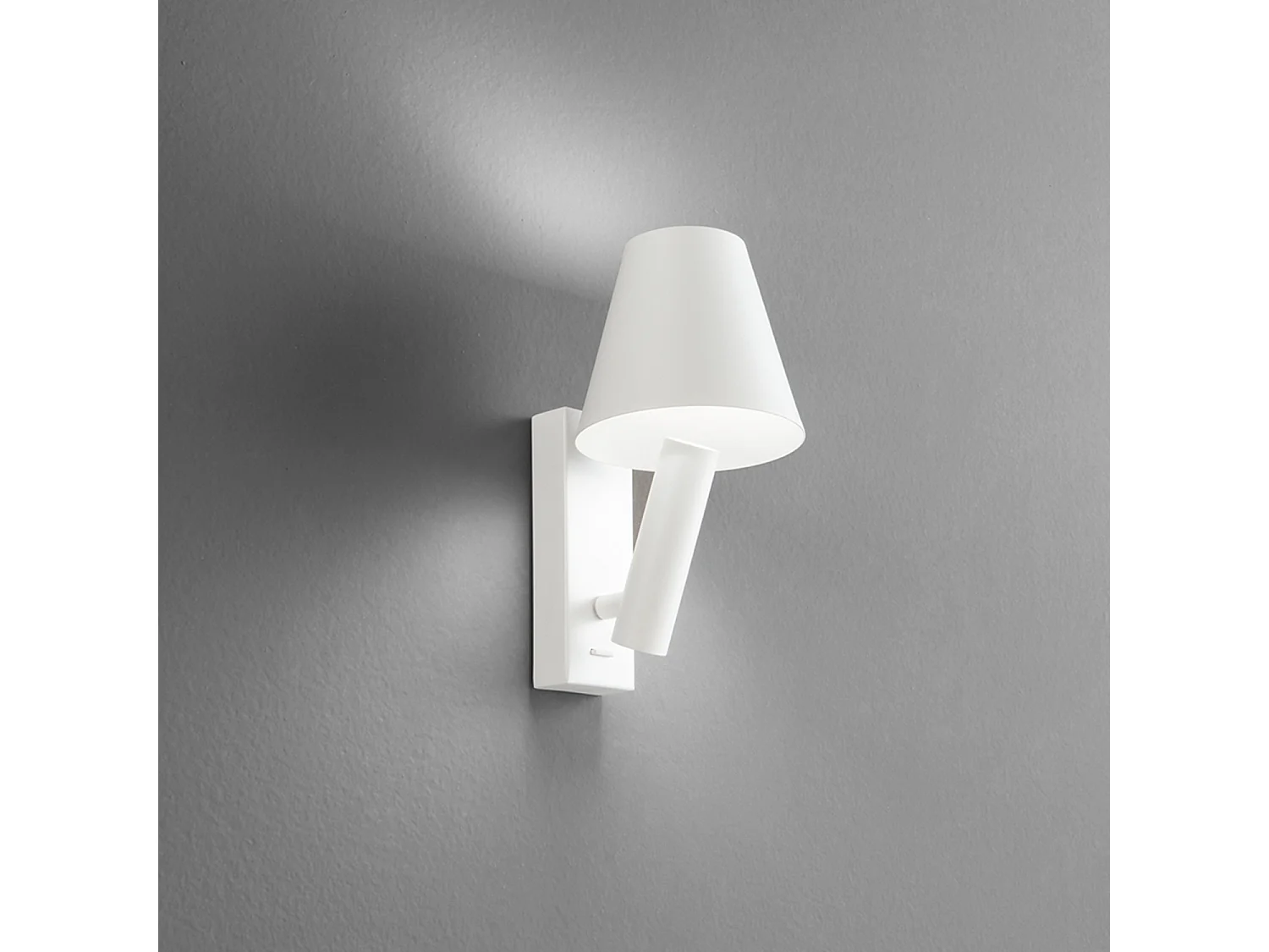 Reverse - 6W LED væglampe til soveværelse i metal, 3000K, 480lm, justerbar, lys i diffusoren - Perenz - hvid
