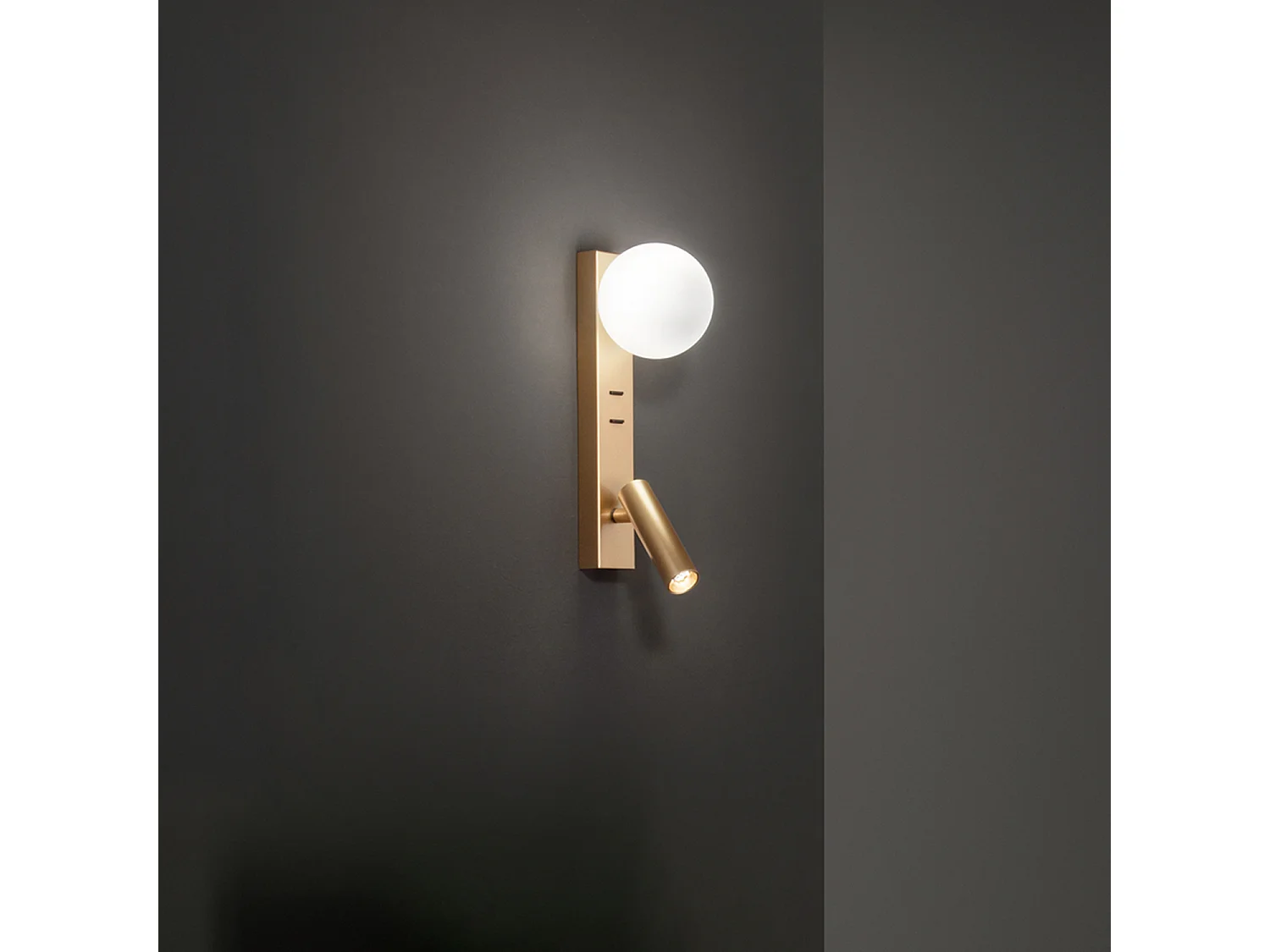 Fog - Natlampe med USB og USB-C, 3W LED + G9, Hvid Kugle, 3000K, Justerbar Krop, Glasdiffuser - Perenz - Guld