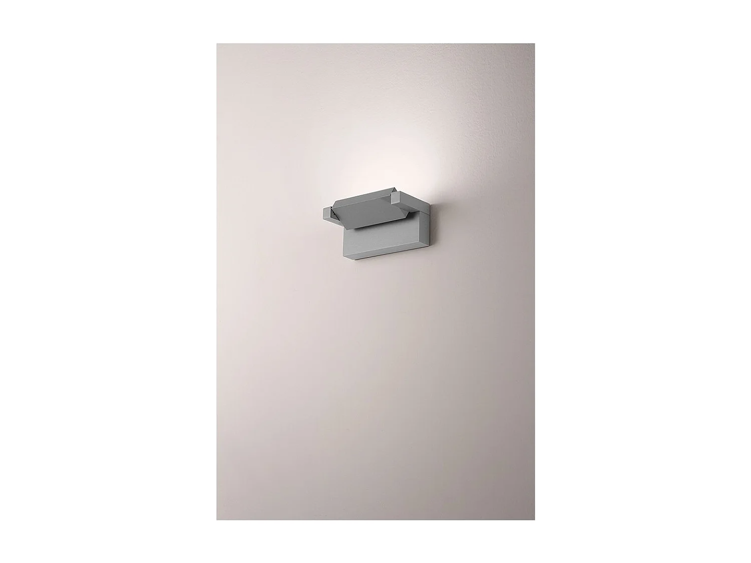 Display - 20W LED væglampe CCT 3000K-4000K, 340° justerbar, 1750 lm, IP65, 20,5 cm, lysegrå - Perenz