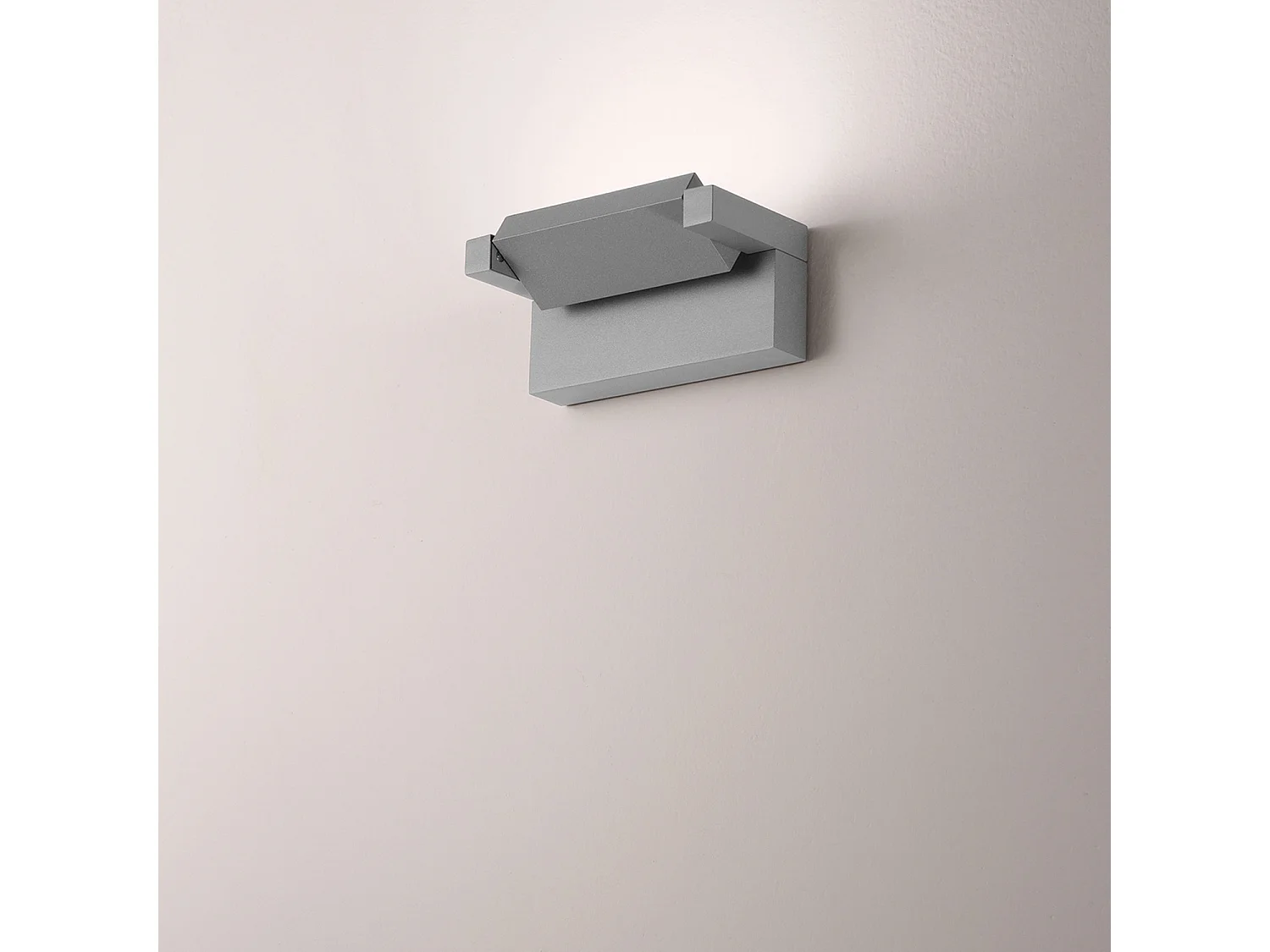 Display - 20W LED væglampe CCT 3000K-4000K, 340° justerbar, 1750 lm, IP65, 20,5 cm, lysegrå - Perenz