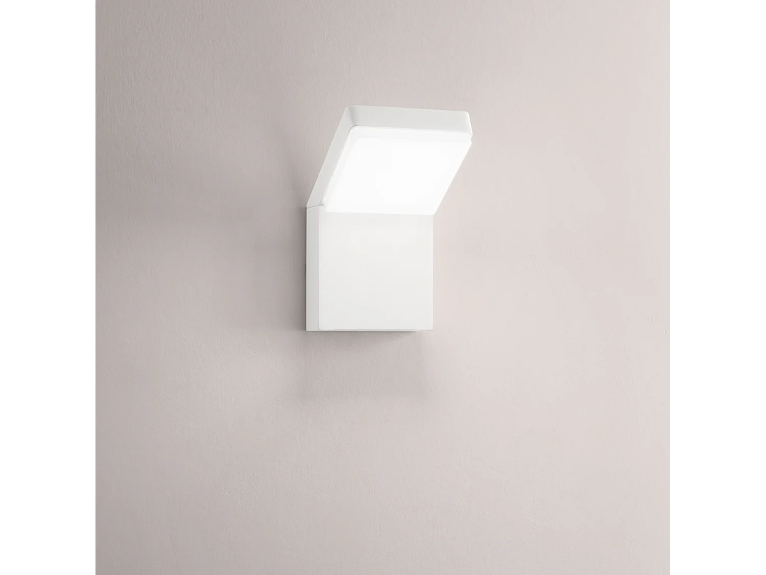 Piega - 20W LED væglampe CCT 3000K 4000K 6000K, 1600 lm, IP65, Hvid - Perenz
