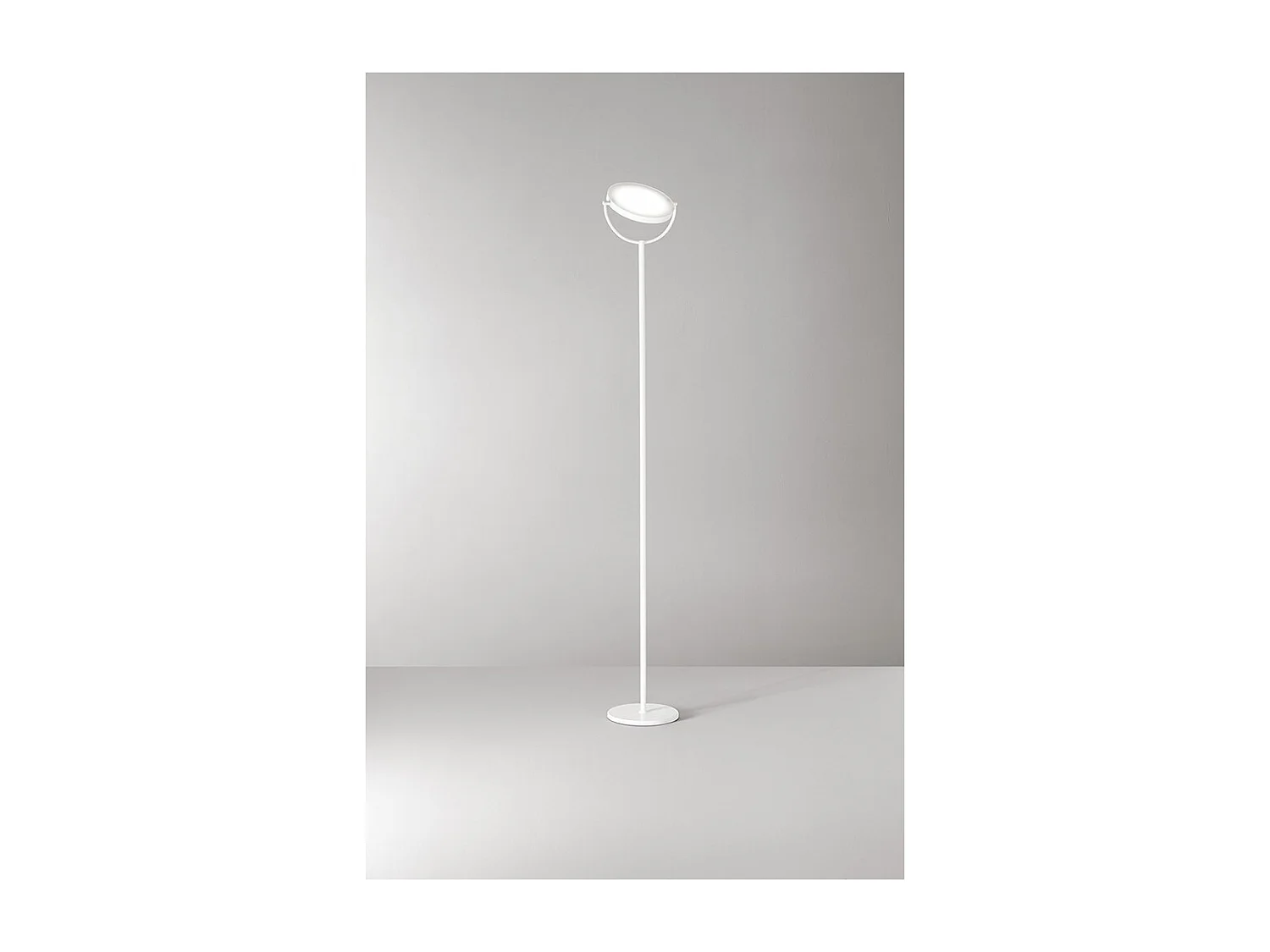 Plato - 30W ściemnialna lampa podłogowa LED, 3000K, 2968lm, wys. 190 cm, włącznik/wyłącznik nożny - Perenz - biała