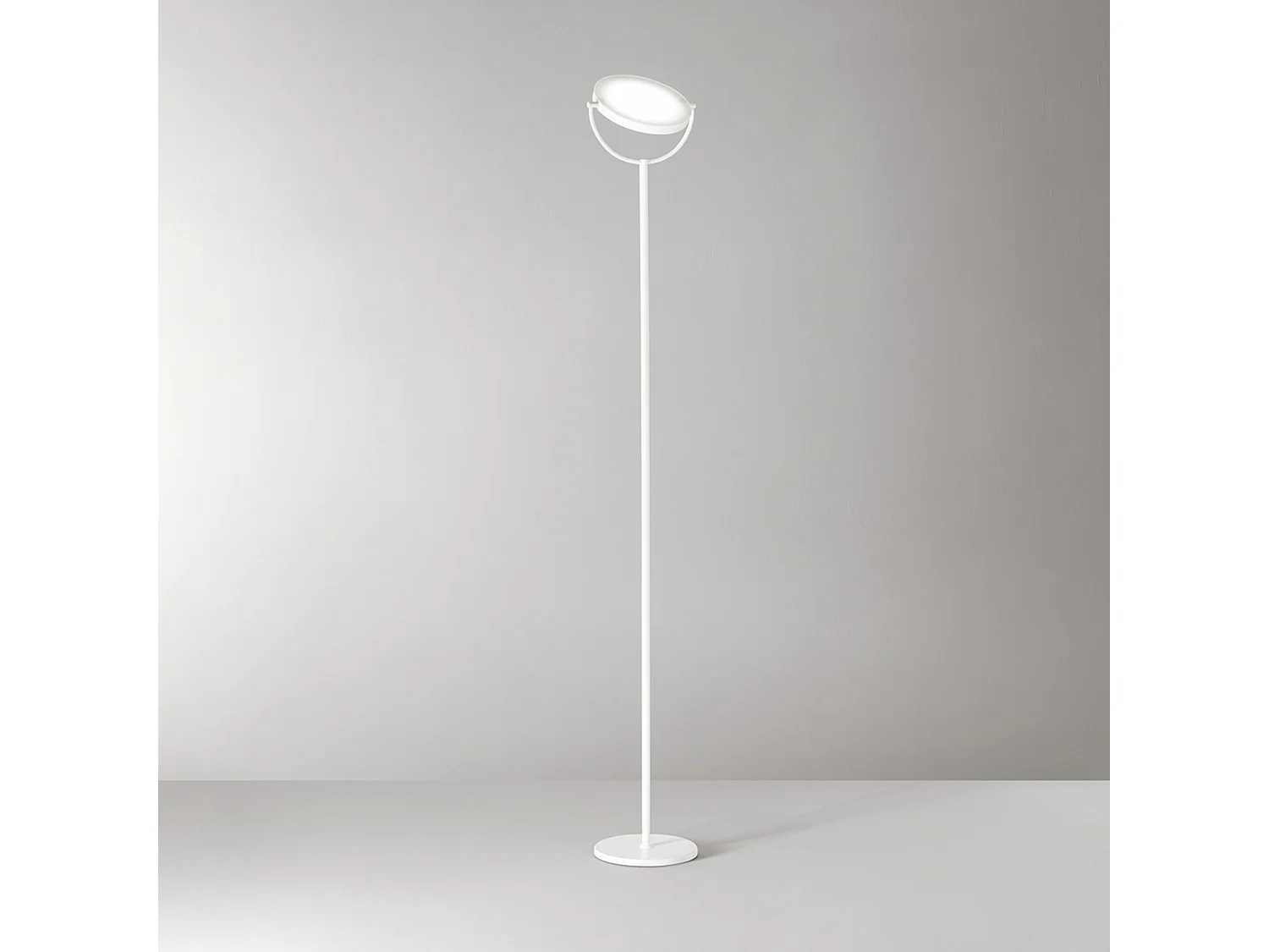 Plato - 30W dæmpbar LED-gulvlampe, 3000K, 2968 lm, H190 cm, tænd/sluk-pedal - Perenz - Hvid