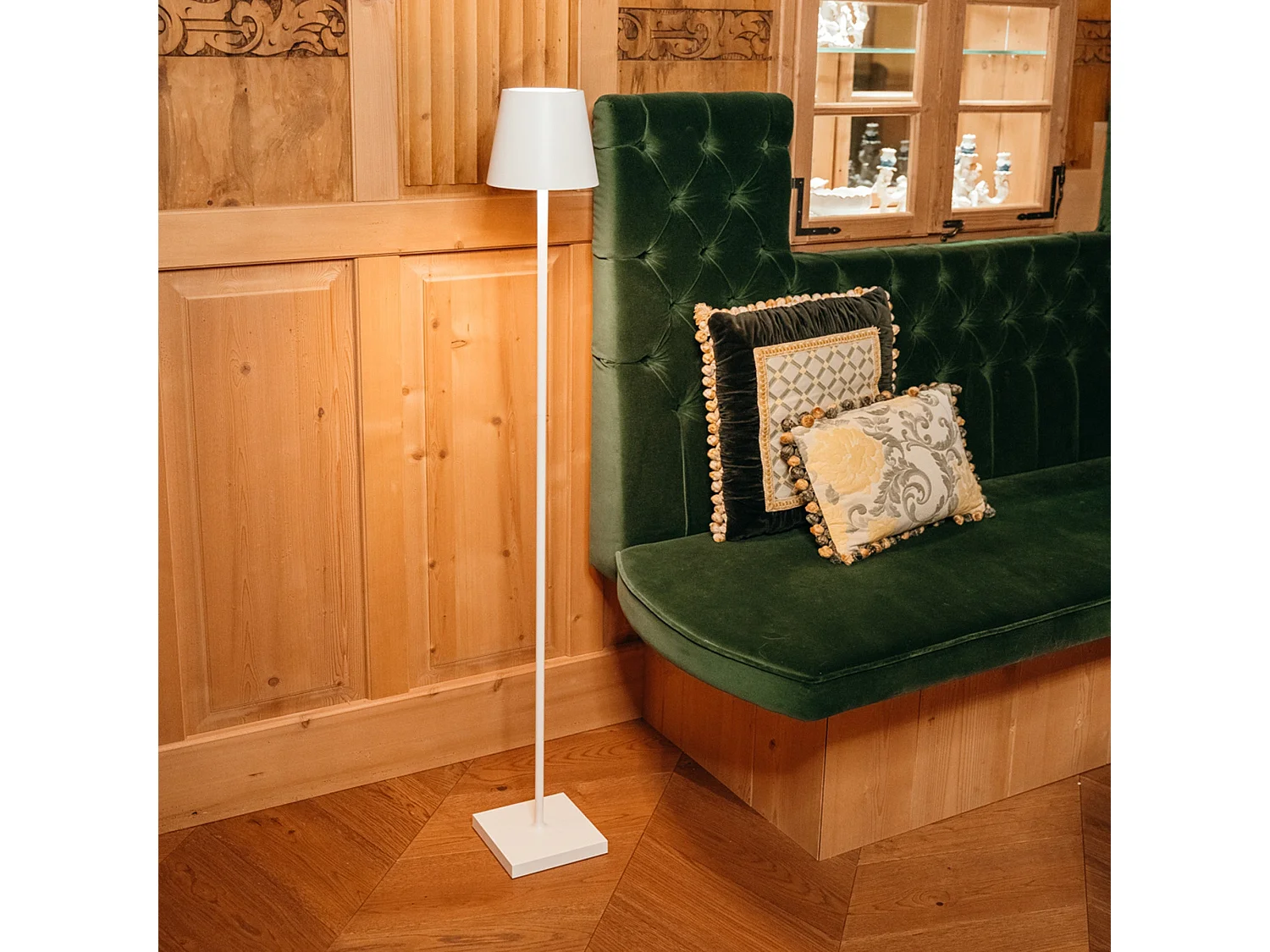 Saffron Poldina Pro L LED-lampe, genopladelig og dæmpbar, hvid, med batterilevetid på op til 12 timer - 2200-2700-3000K, 3 højder: 52-87-122cm
