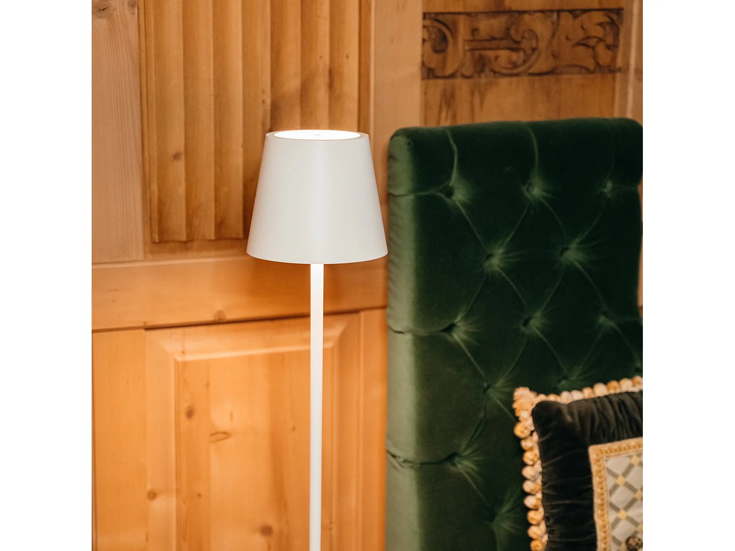 Saffron Poldina Pro L LED-lampe, genopladelig og dæmpbar, hvid, med batterilevetid på op til 12 timer - 2200-2700-3000K, 3 højder: 52-87-122cm