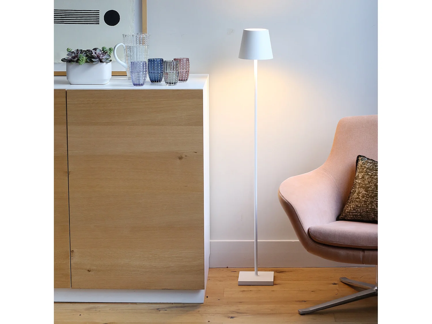 Saffron Poldina Pro L LED-lampe, genopladelig og dæmpbar, hvid, med batterilevetid på op til 12 timer - 2200-2700-3000K, 3 højder: 52-87-122cm