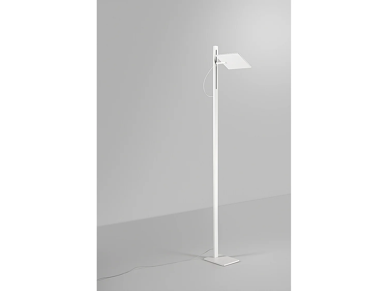 Lampadaire led de salon blanc, 24W 2160lm, réglable en hauteur et orientable à 340°, interrupteur on/off, CCT et variateur à pied
