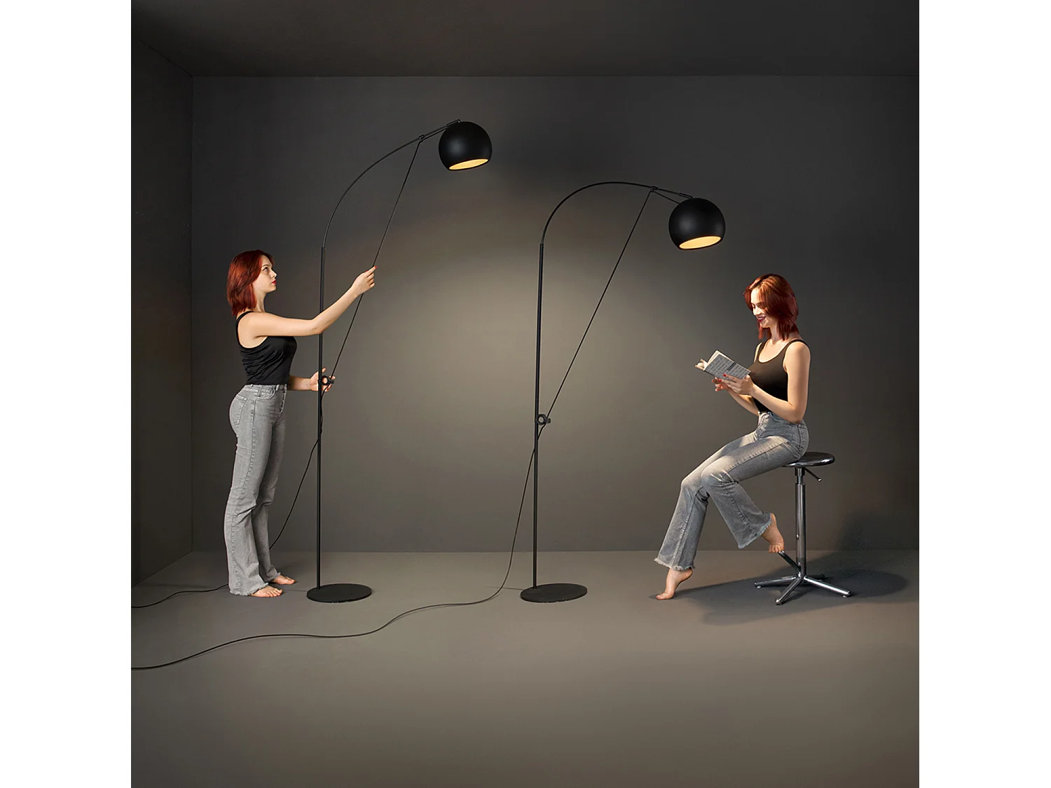 Metalowa lampa podłogowa Perenz, czarna, średnica 30 cm, regulowana wysokość 274 cm, żarówka 1xE27 maks. 60W nie jest dołączona.