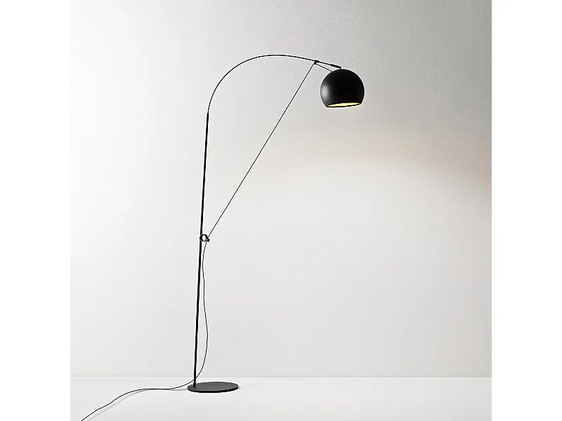 Metalowa lampa podłogowa Perenz, czarna, średnica 30 cm, regulowana wysokość 274 cm, żarówka 1xE27 maks. 60W nie jest dołączona.