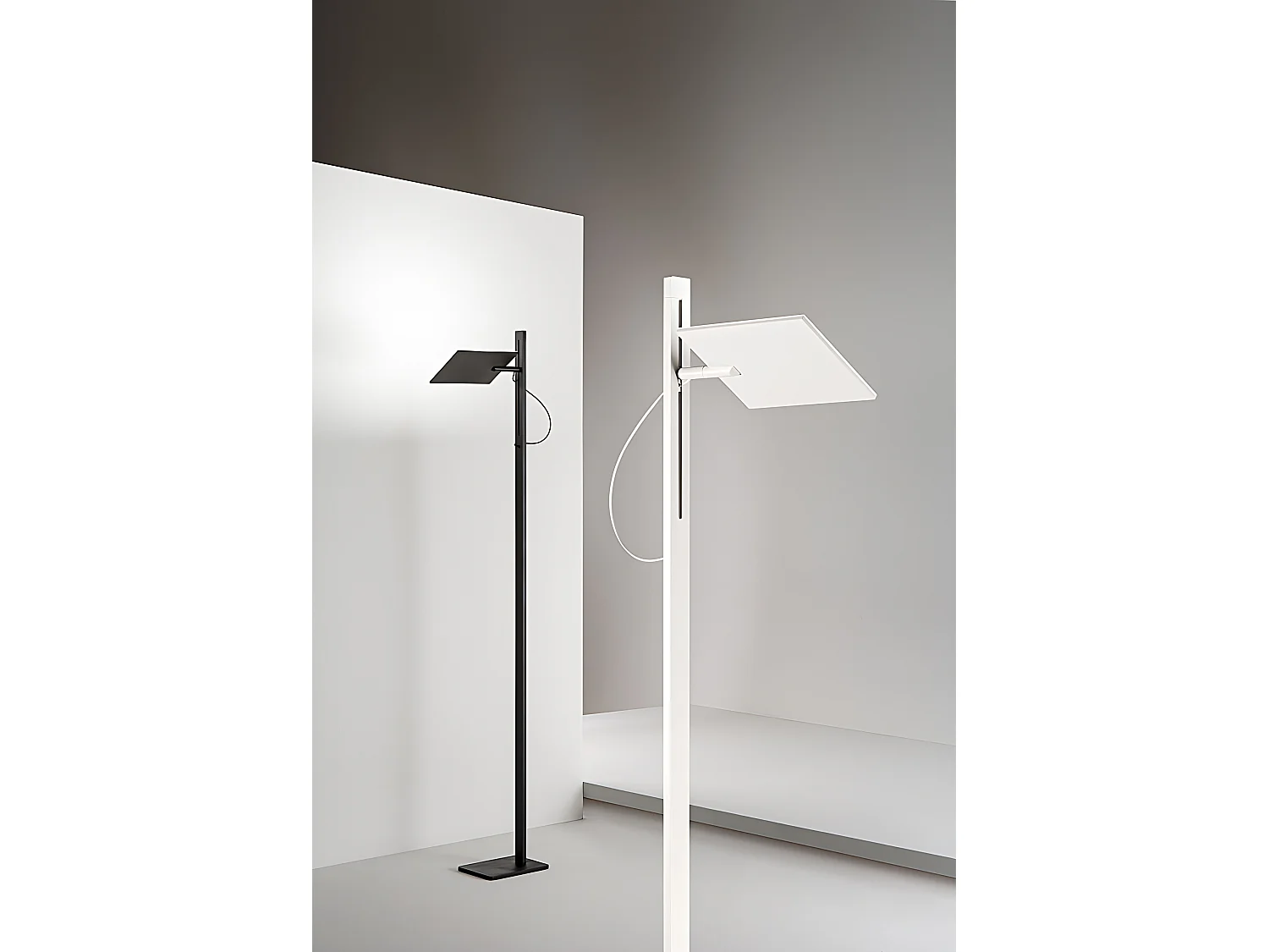 Lampadaire led de salon noir, 24W 2160lm, réglable en hauteur et orientable à 340°, interrupteur on/off, CCT et variateur à pied
