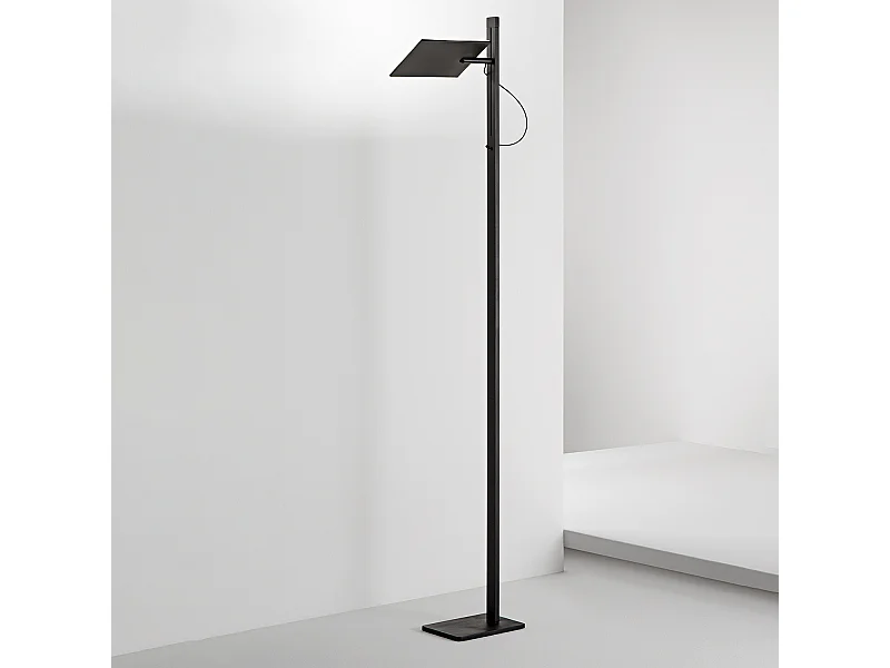 Czarna lampa stojąca LED do salonu, 24 W, 2160 lm, regulowana wysokość i możliwość obrotu o 340°, włącznik/wyłącznik, CCT i ściemniacz nożny