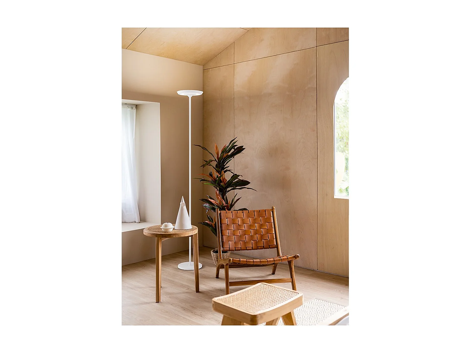 Balance - metalowa lampa podłogowa LED 25W, 3000K, wys. 180 cm, 2376 lm, włącznik/wyłącznik i ściemniacz nożny, czarna - Perenz