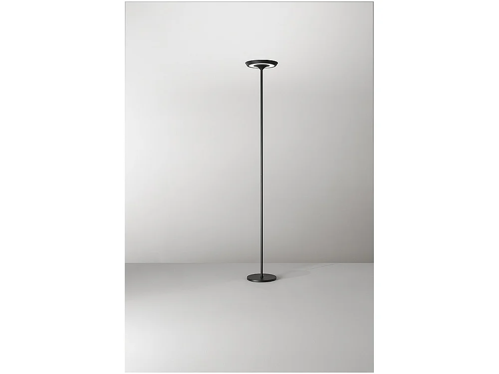 Balance - 25W LED metal gulvlampe, 3000K, H.180 cm, 2376Lm, Tænd/sluk-knap og foddæmper, Sort - Perenz