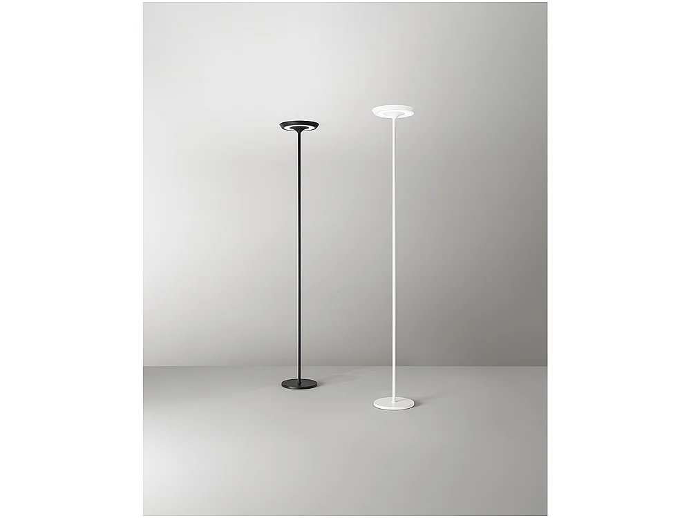 Balance - 25W LED metal gulvlampe, 3000K, H.180 cm, 2376Lm, Tænd/sluk-knap og foddæmper, Sort - Perenz