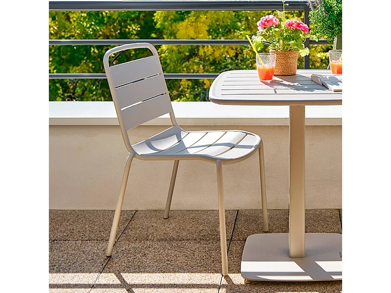 Chaise extérieure métal empilable Alegoria argile Hespéride