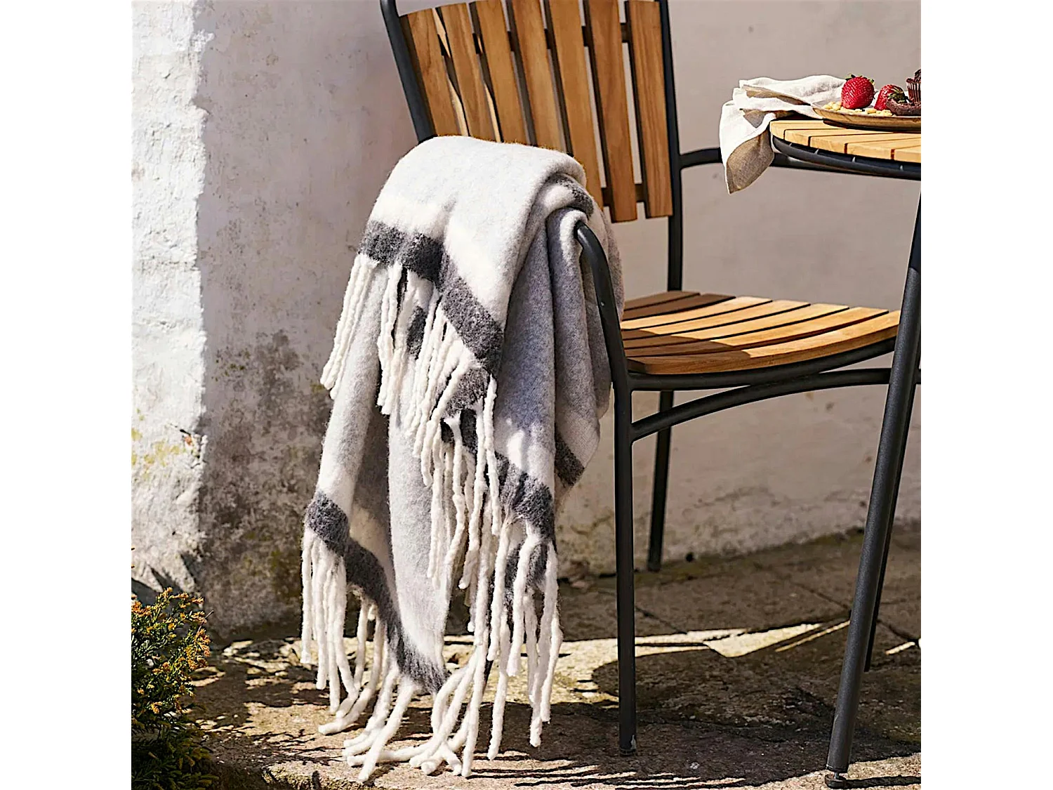 Plaid canapé gris en dégradé et blanc à franges FALLON