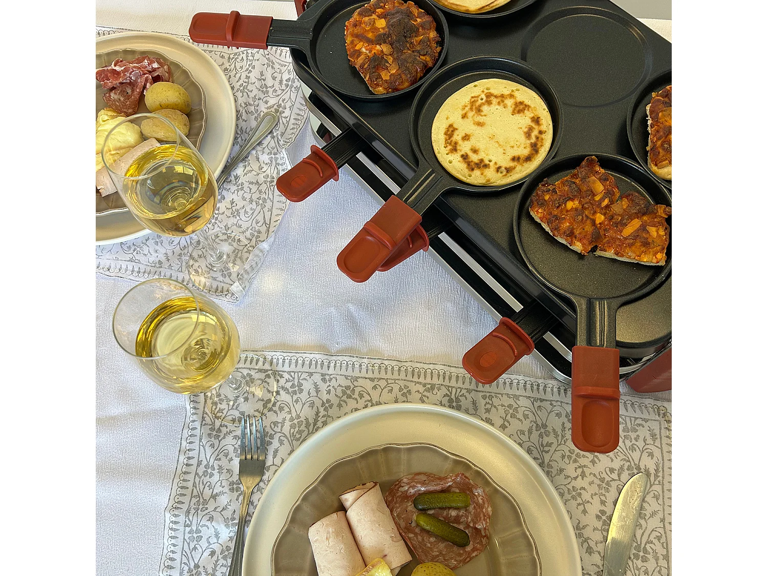 Multifunktionaler Raclette-Grill Little Balance für 8 Personen mit 6 Zonen für Pizza & Crêpes, 1600W, PFAS-freie Antihaftbeschichtung