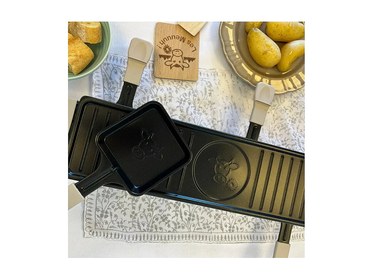 Raclette-Gerät Little Balance für 4 Personen 800W, abnehmbare Antihaftplatte, 4 Pfännchen aus Naturholz, kompakt und leicht