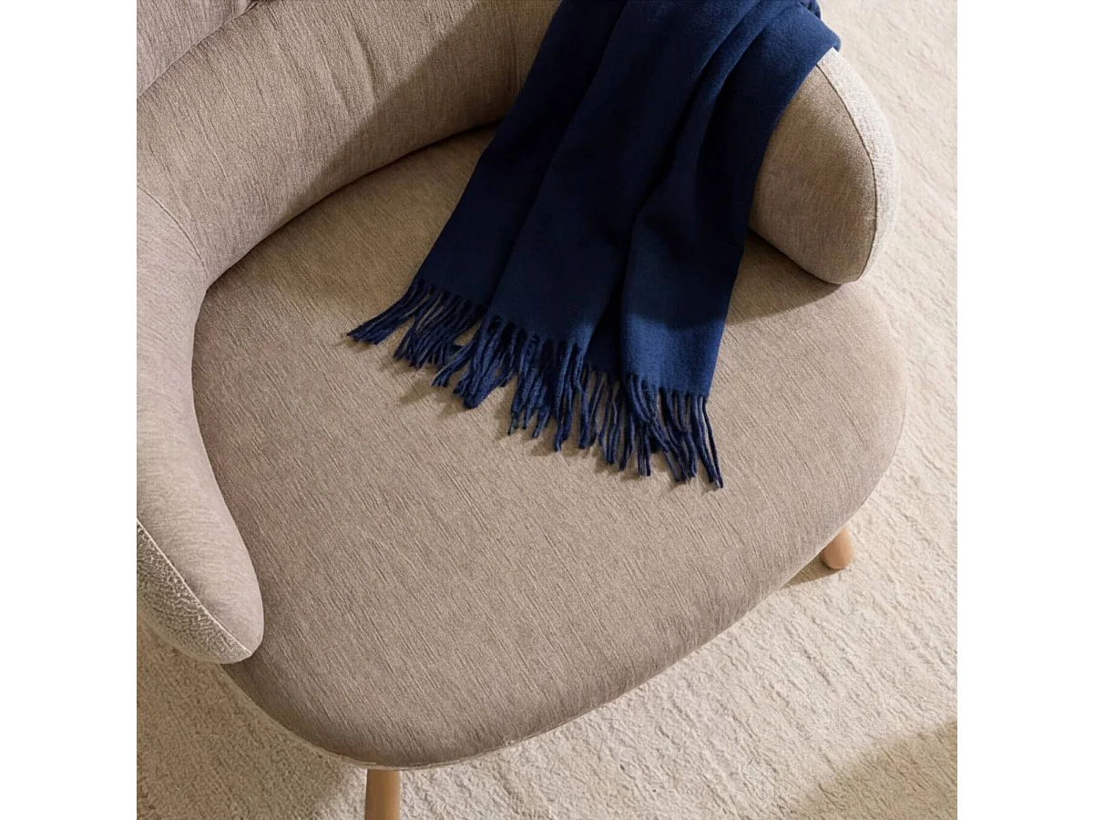 Fauteuil en tissu taupe et pieds en métal effet bois Aléa