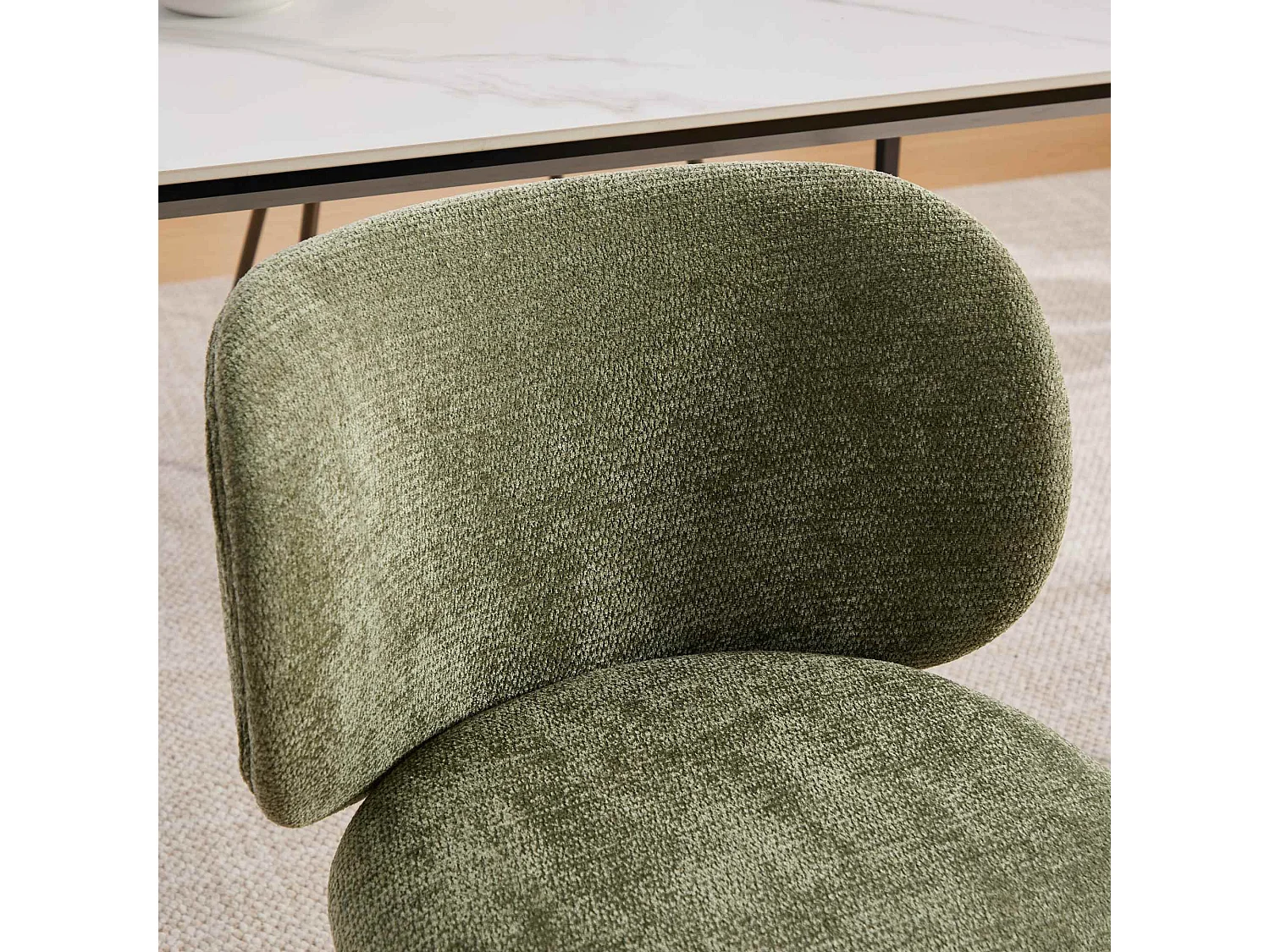 Lot de 2 chaises de salle à manger en chenille moderne – vert, dossier incurvé confortable, assise douce, pieds en métal bronze