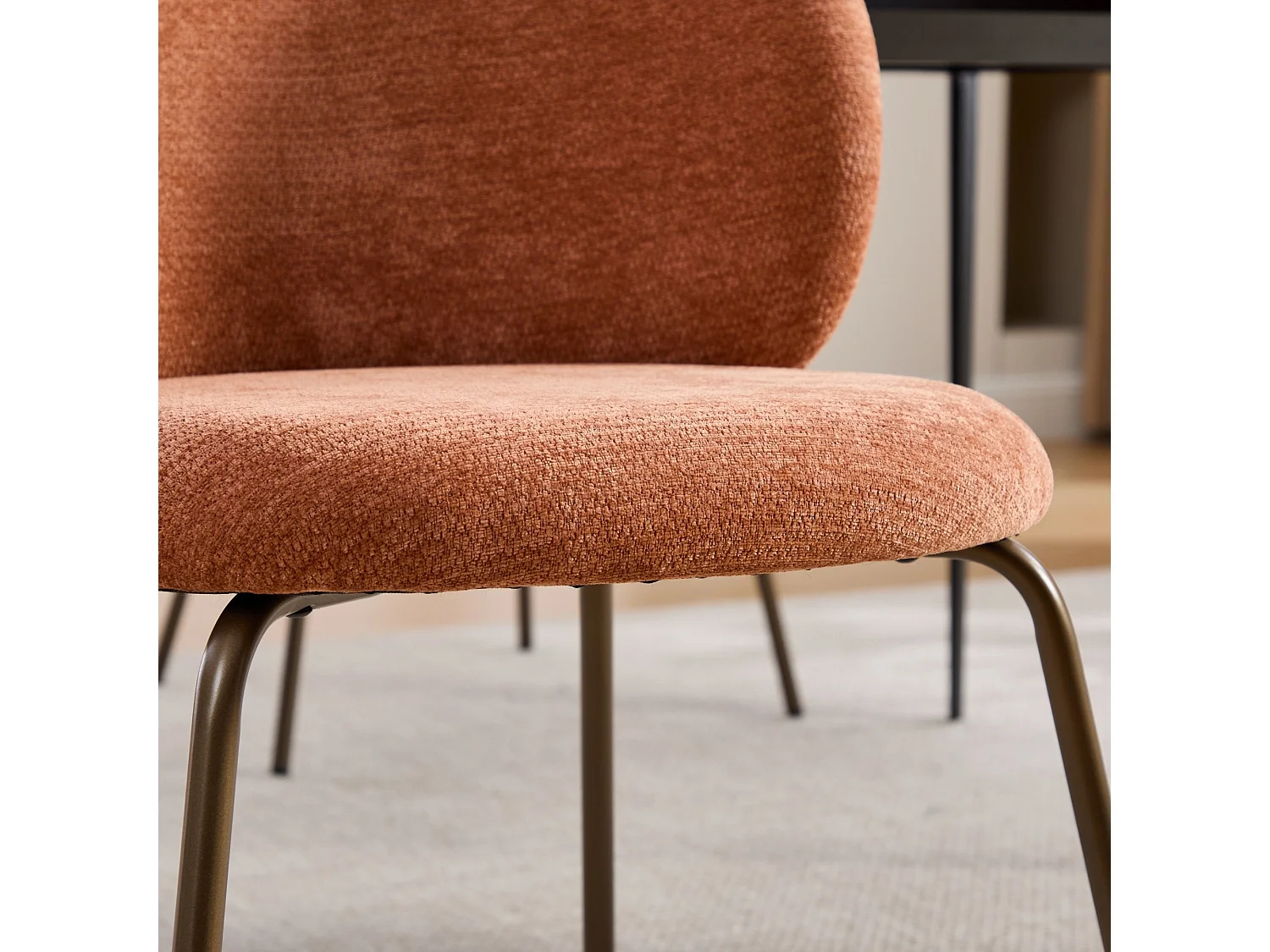 Lot de 2 chaises de salle à manger en chenille moderne – orange, dossier incurvé confortable, pieds en métal bronze