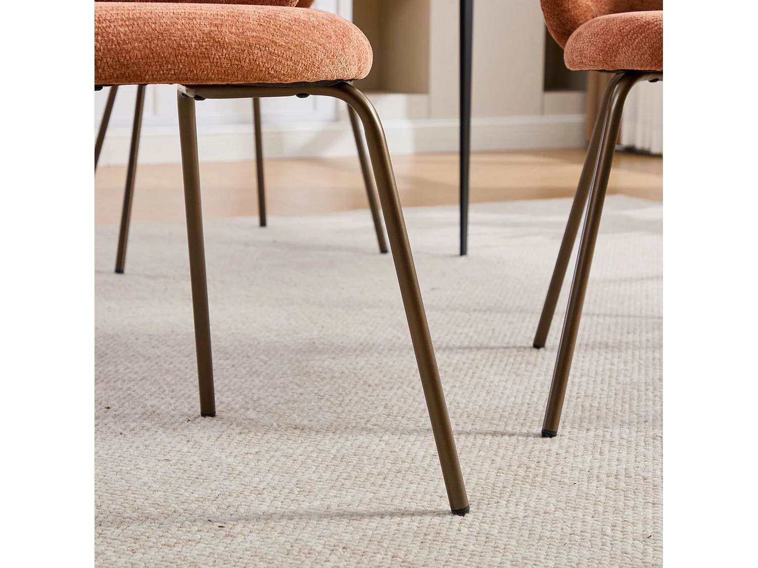 Lot de 2 chaises de salle à manger en chenille moderne – orange, dossier incurvé confortable, pieds en métal bronze