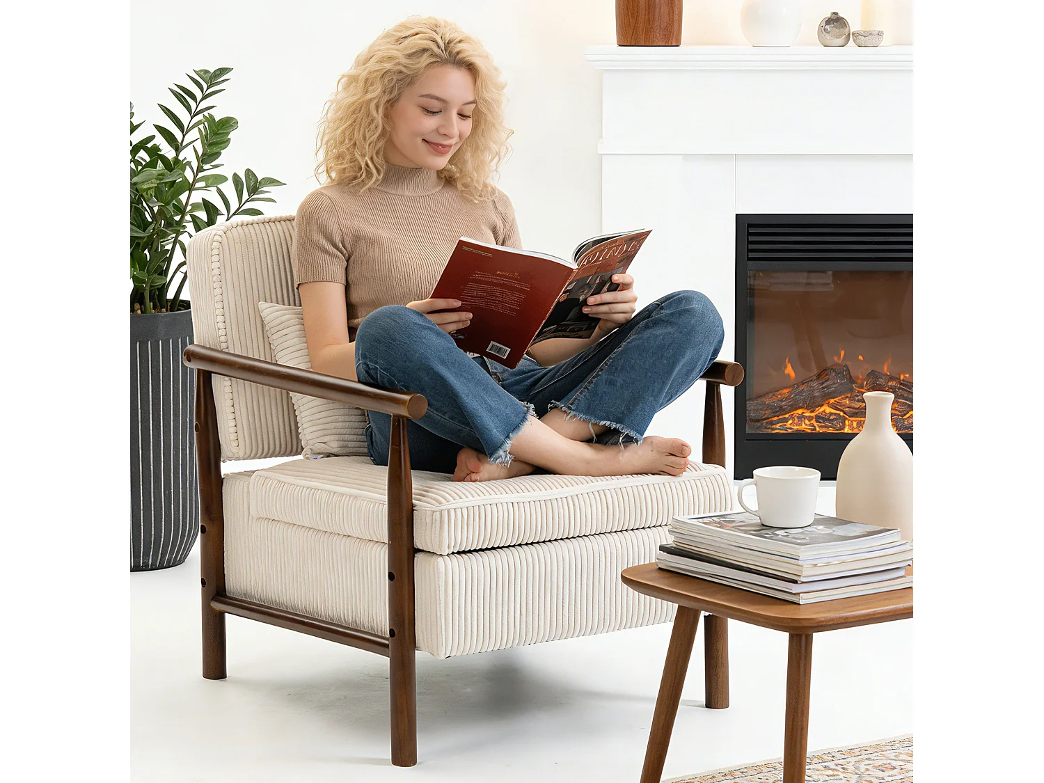 Fauteuil blanc de style médiéval en bois avec espace de rangement, convenant aux chambres et aux vérandas